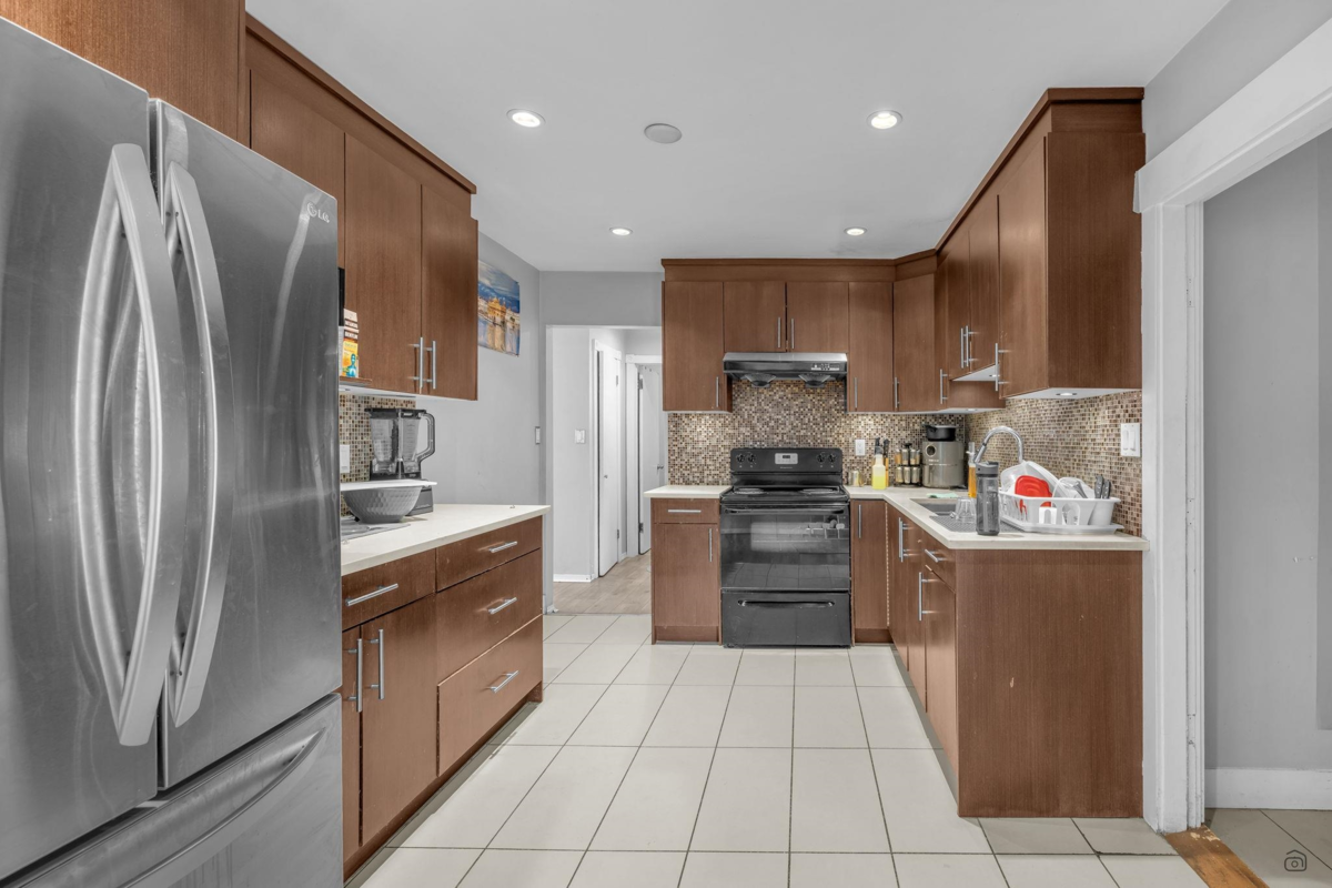 Kitchen Photo of 13105 64 Avenue, Surrey, BC