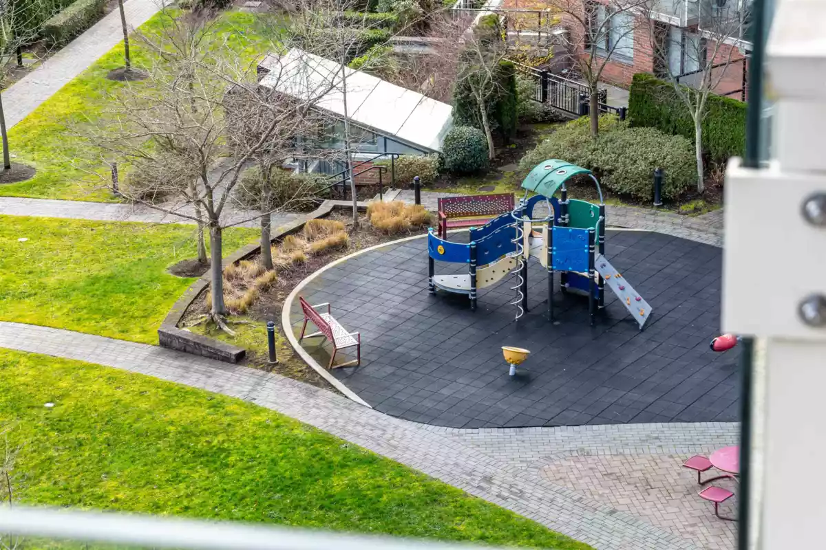 Basement Recreation Room Photo of 1010 6888 Cooney Road, Richmond, BC