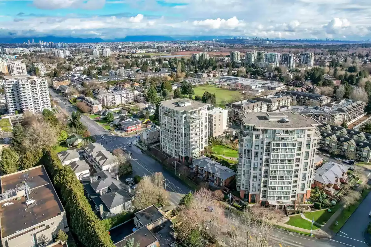 Entry Foyer Photo of 1010 6888 Cooney Road, Richmond, BC
