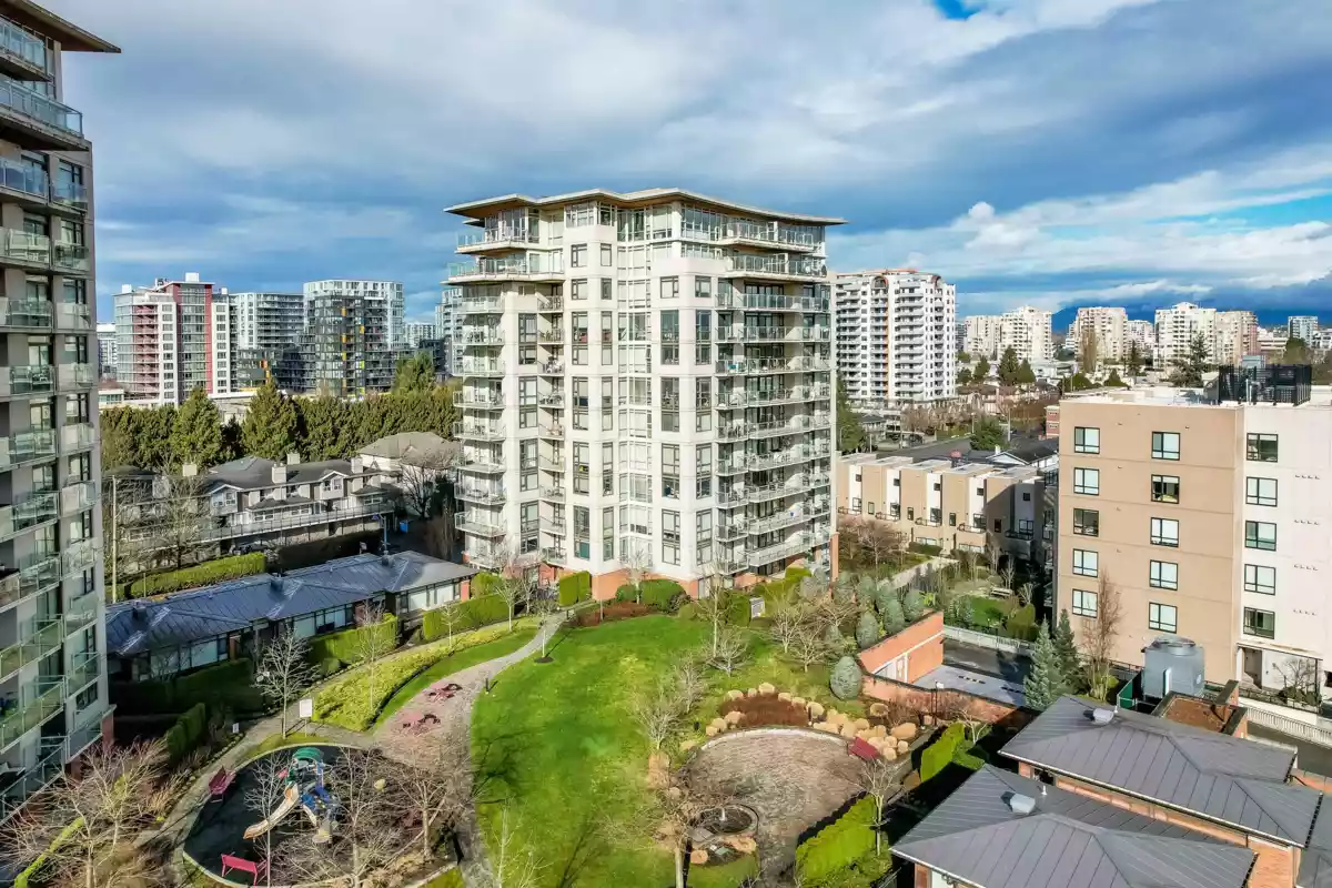 Hallway Photo of 1010 6888 Cooney Road, Richmond, BC