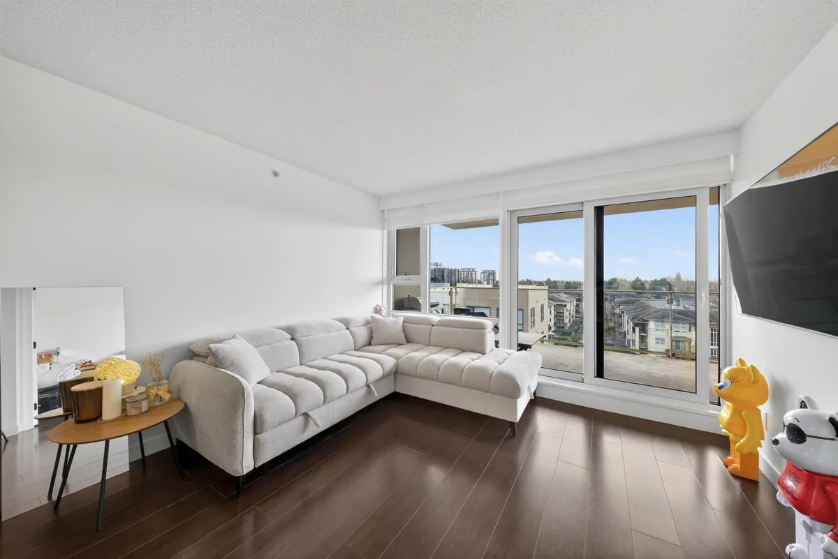 Kitchen Island Photo of 1010 6888 Cooney Road, Richmond, BC