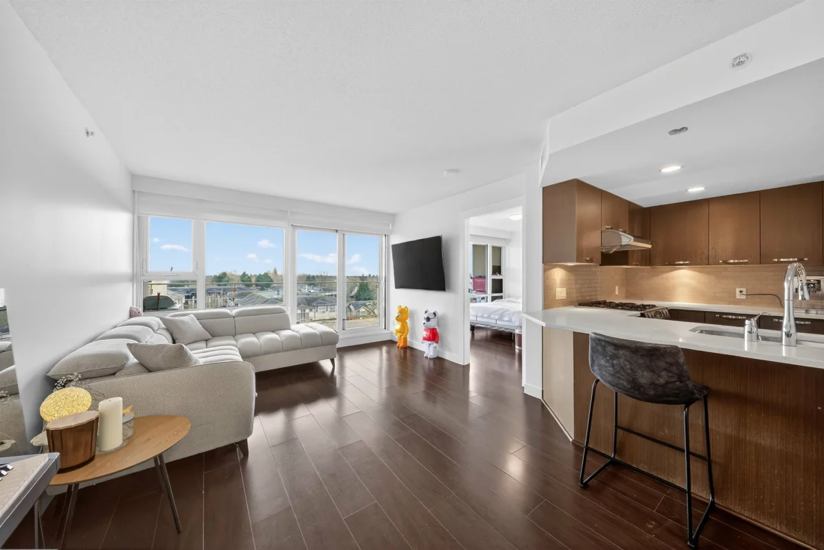 Living Room Photo of 1010 6888 Cooney Road, Richmond, BC