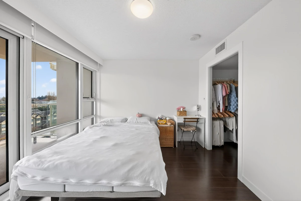 Primary Bathroom Photo of 1010 6888 Cooney Road, Richmond, BC