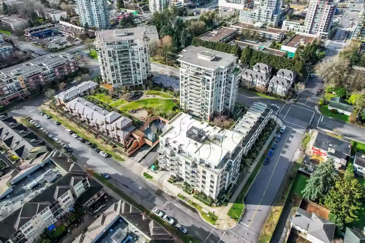 Staircase Photo of 1010 6888 Cooney Road, Richmond, BC