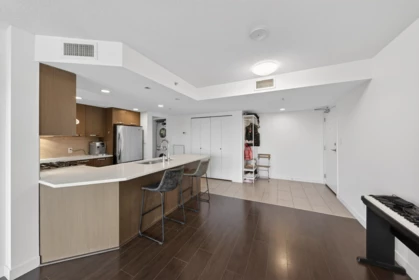 Kitchen Photo of 1010 6888 Cooney Road, Richmond, BC