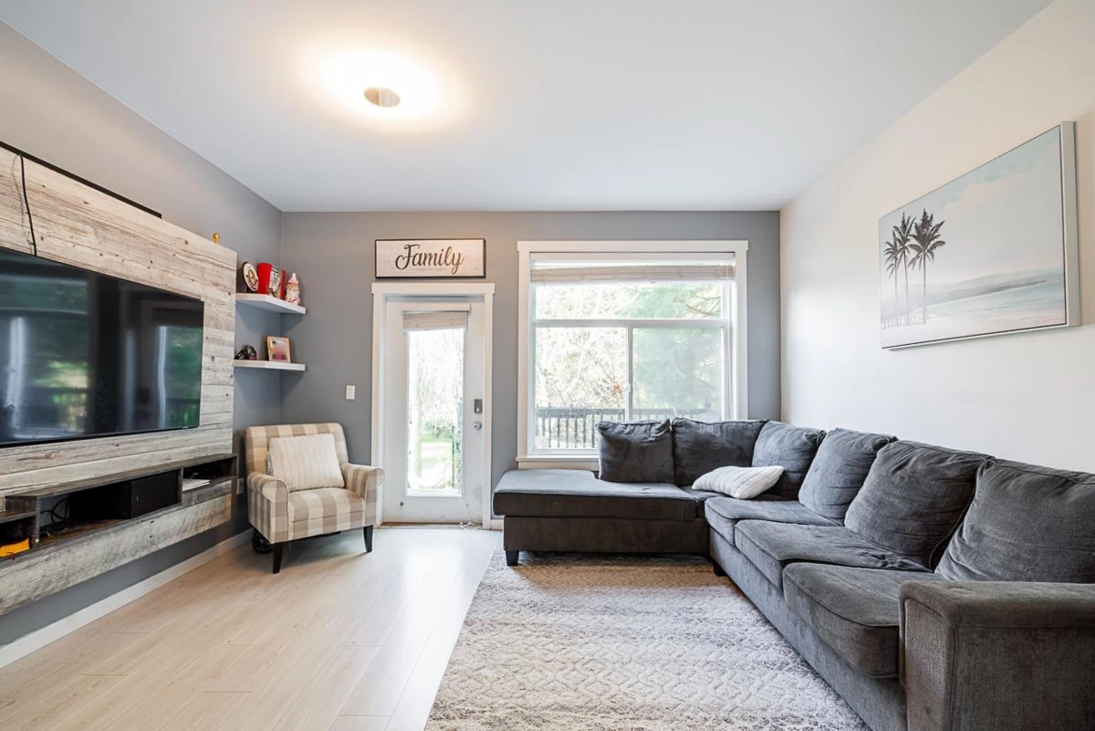 Dining Area Photo of 19 15075 60 Avenue, Surrey, BC