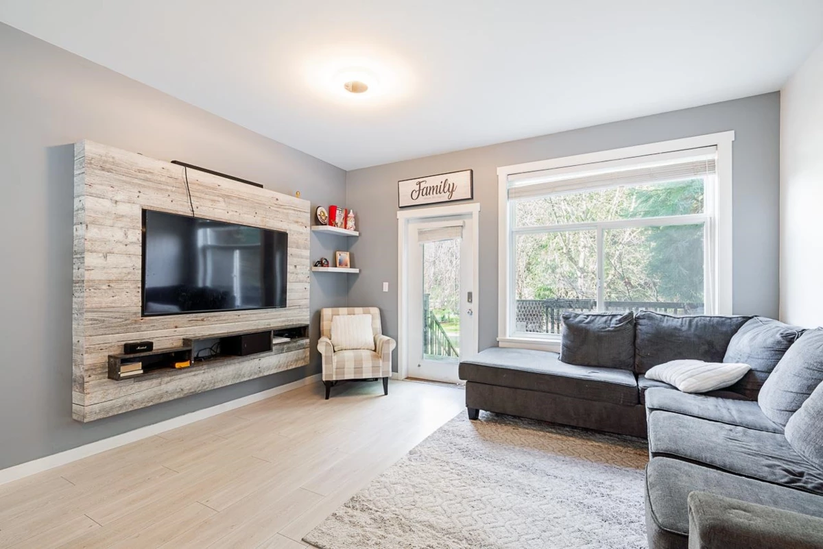 Family Room Photo of 19 15075 60 Avenue, Surrey, BC