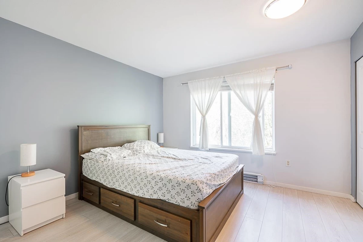 Walk-In Closet Photo of 19 15075 60 Avenue, Surrey, BC