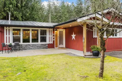 Breakfast Nook Photo of 649 Mountain View Road, Cultus Lake, BC