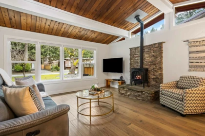 649 Mountain View Road, Cultus Lake, BC, Cultus Lake — Single Family Residence for sale