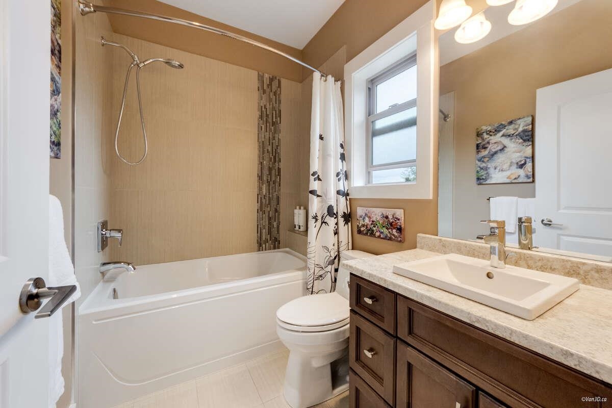 Basement Recreation Room Photo of 746 Upper Crescent, Britannia Beach, BC