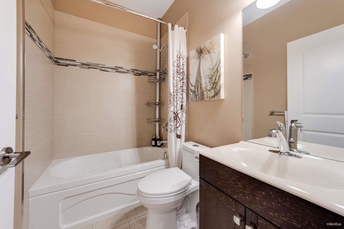 Entry Foyer Photo of 746 Upper Crescent, Britannia Beach, BC