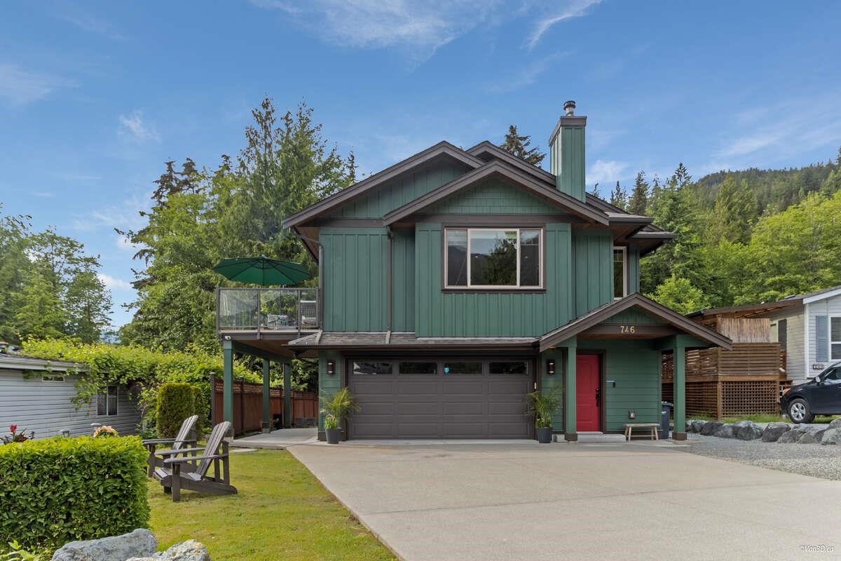Family Room Photo of 746 Upper Crescent, Britannia Beach, BC