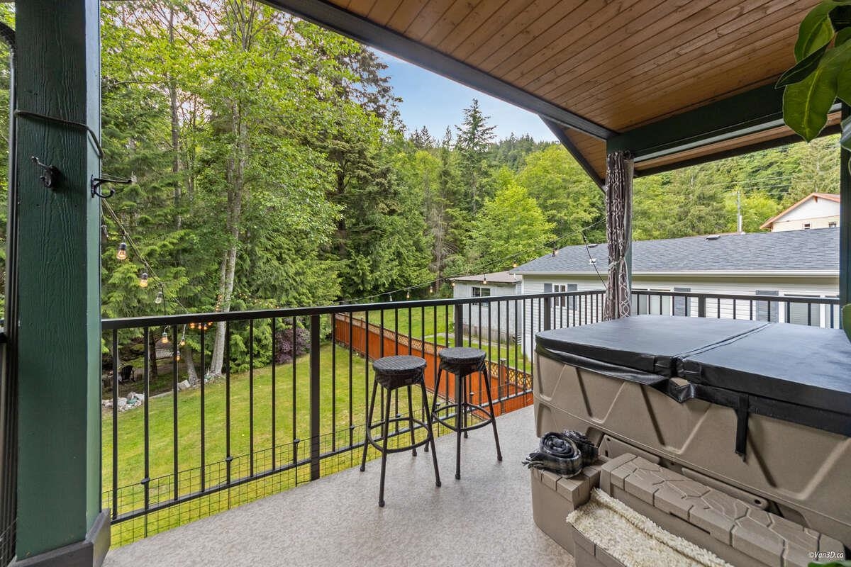 Front Yard Photo of 746 Upper Crescent, Britannia Beach, BC