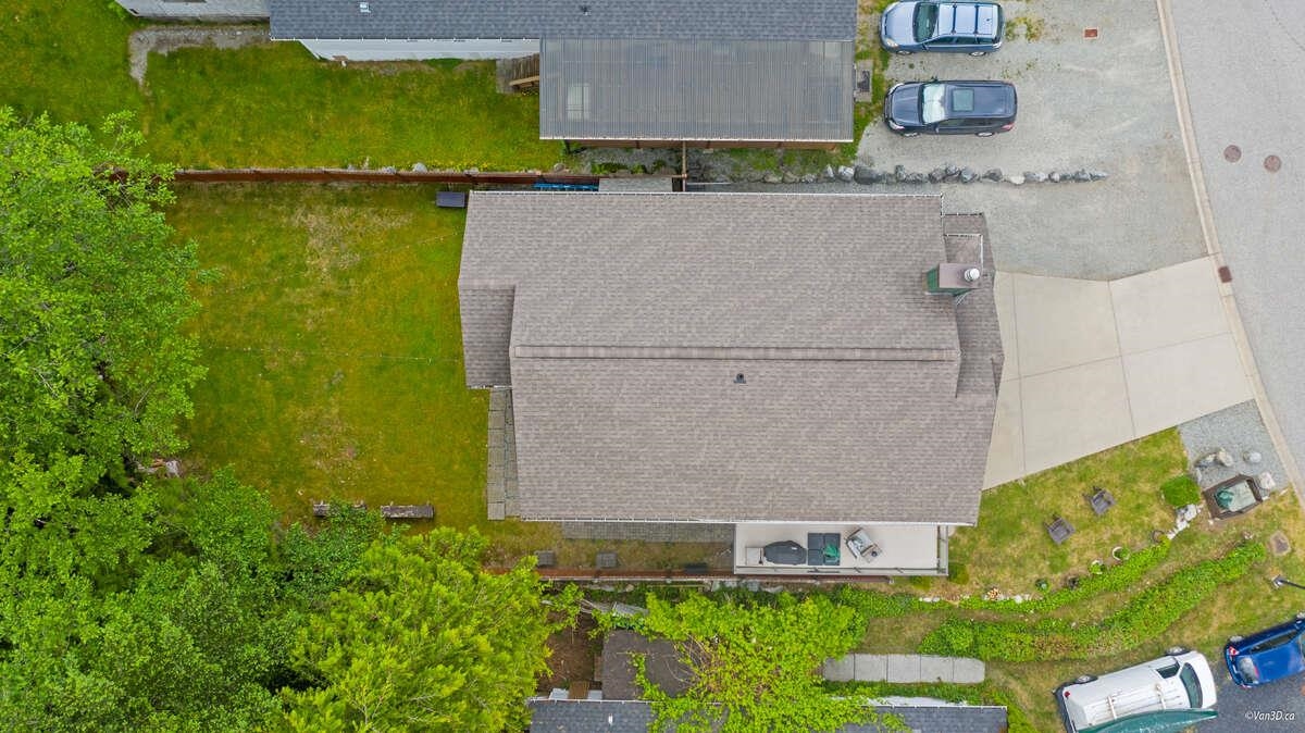 Garden / Landscaping Photo of 746 Upper Crescent, Britannia Beach, BC