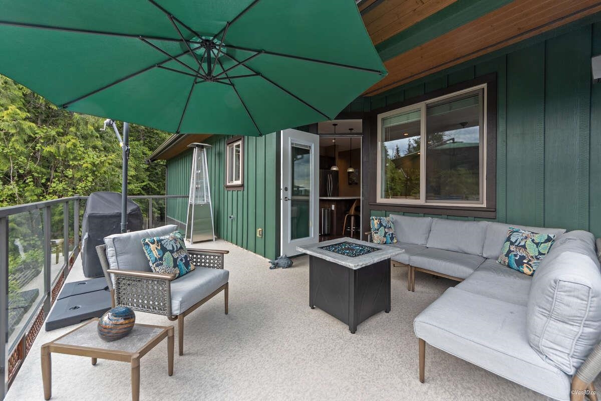 Kitchen Island Photo of 746 Upper Crescent, Britannia Beach, BC