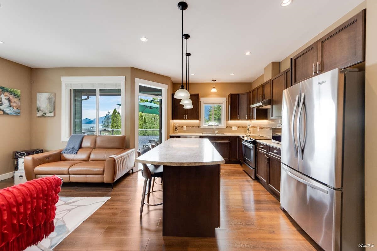 Powder Room Photo of 746 Upper Crescent, Britannia Beach, BC