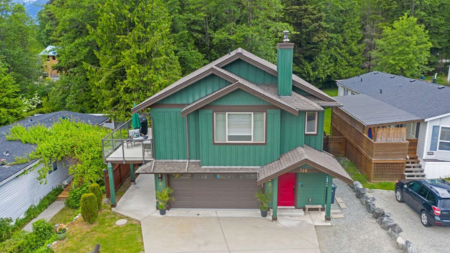 746 Upper Crescent, Britannia Beach, BC, Britannia Beach — Single Family Residence for sale