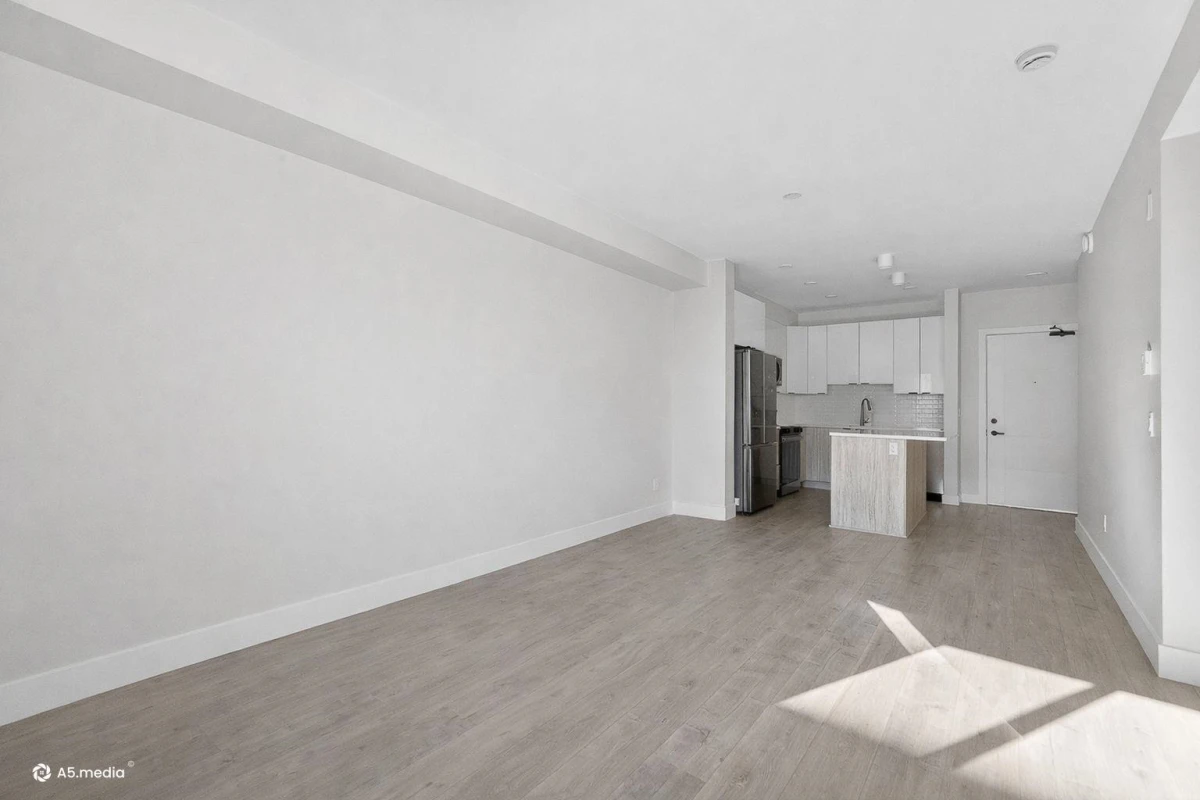 Walk-In Closet Photo of 319 13458 95 Avenue, Surrey, BC
