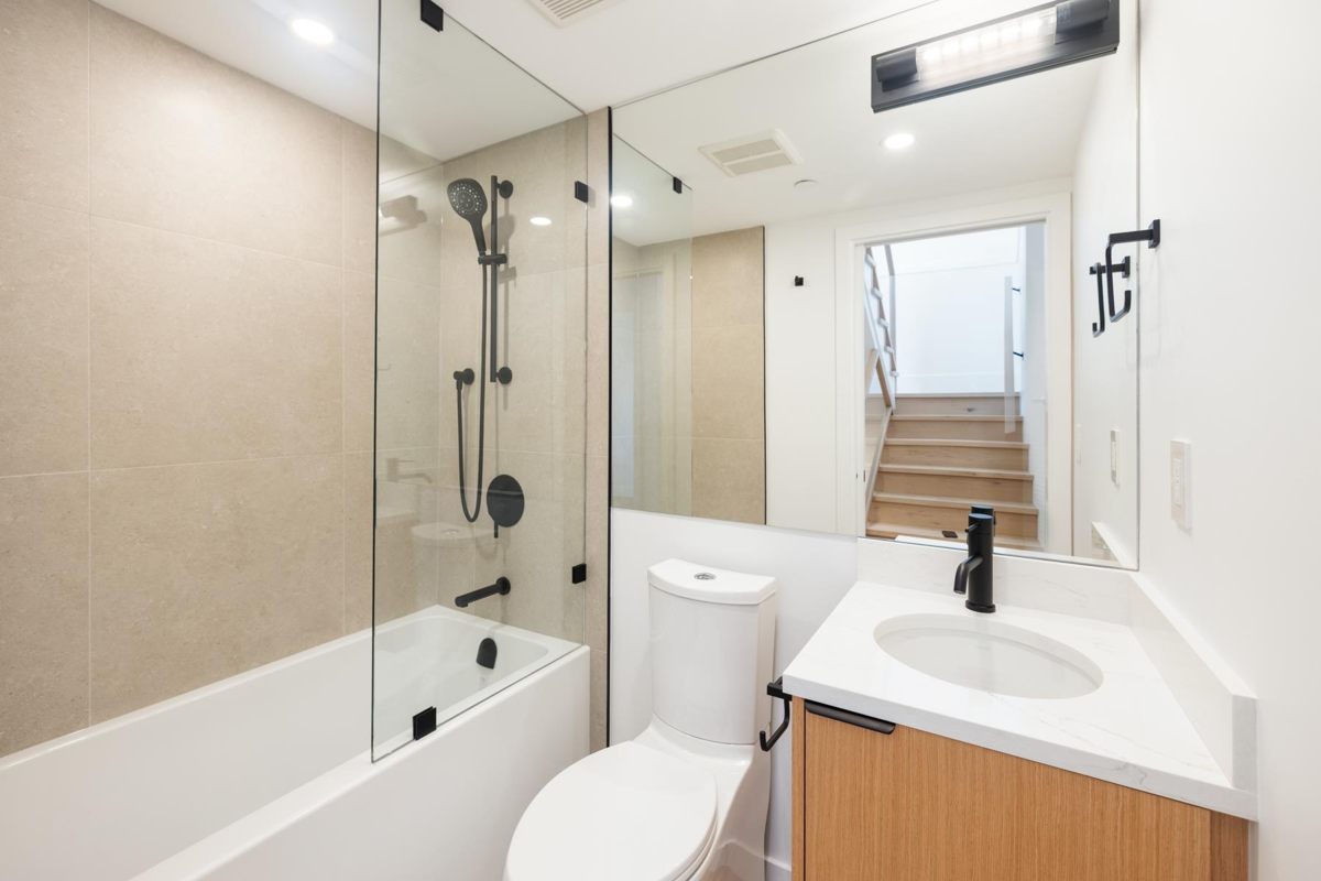 Bedroom 2 Photo of 265 W 6th Street, North Vancouver, BC