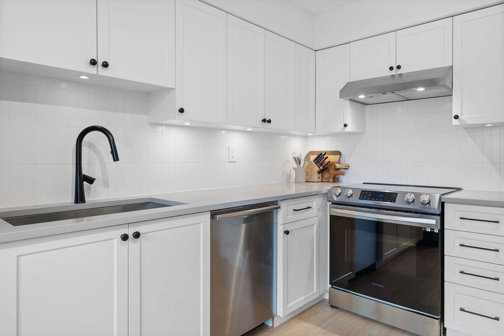 Kitchen Photo of 44 3151 Springfield Drive, Richmond, BC