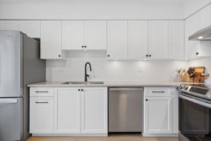 Kitchen Island Photo of 44 3151 Springfield Drive, Richmond, BC