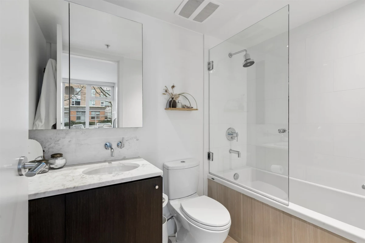 Hallway Photo of 303 150 W 15th Street, North Vancouver, BC