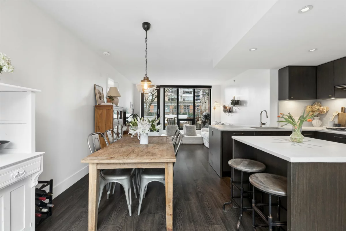 Living Room Photo of 303 150 W 15th Street, North Vancouver, BC