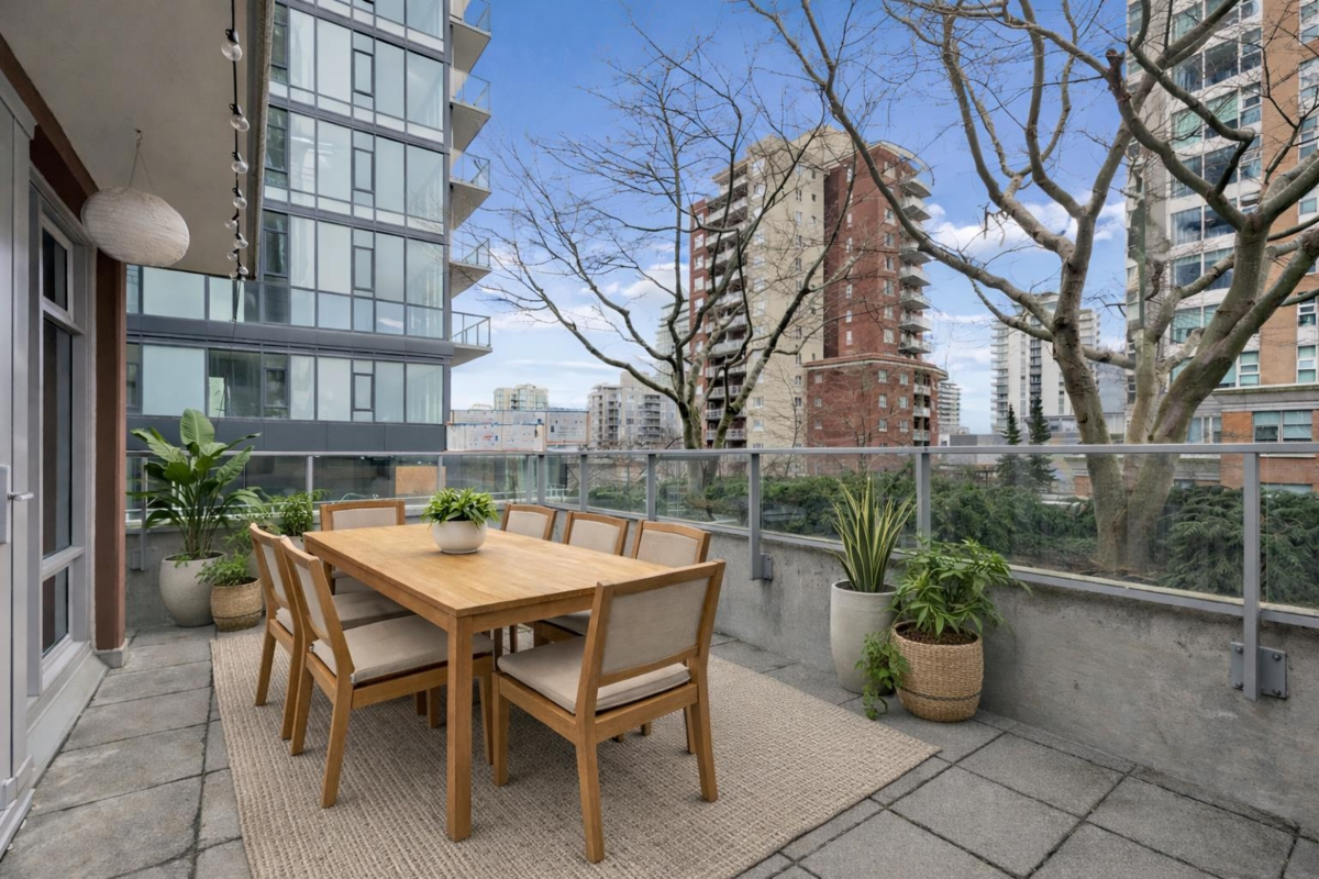 Outdoor Patio Photo of 303 150 W 15th Street, North Vancouver, BC