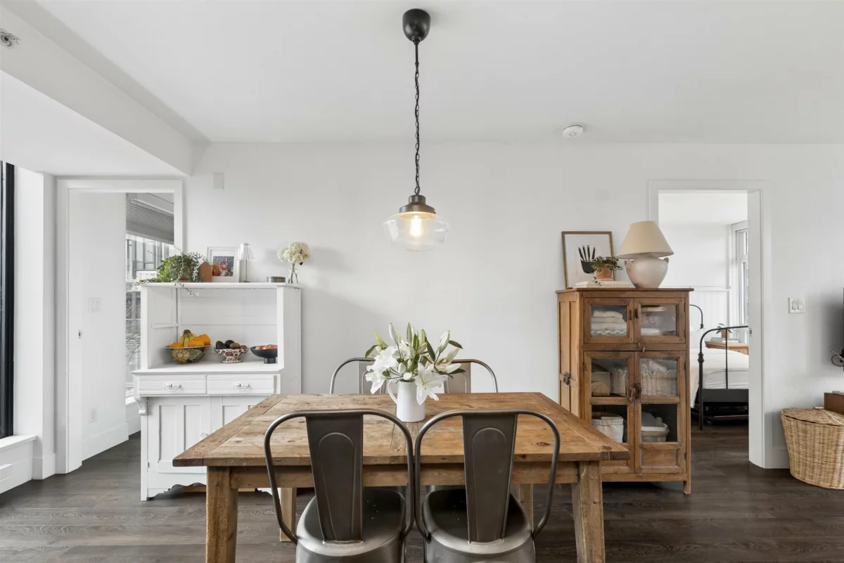 Primary Bathroom Photo of 303 150 W 15th Street, North Vancouver, BC