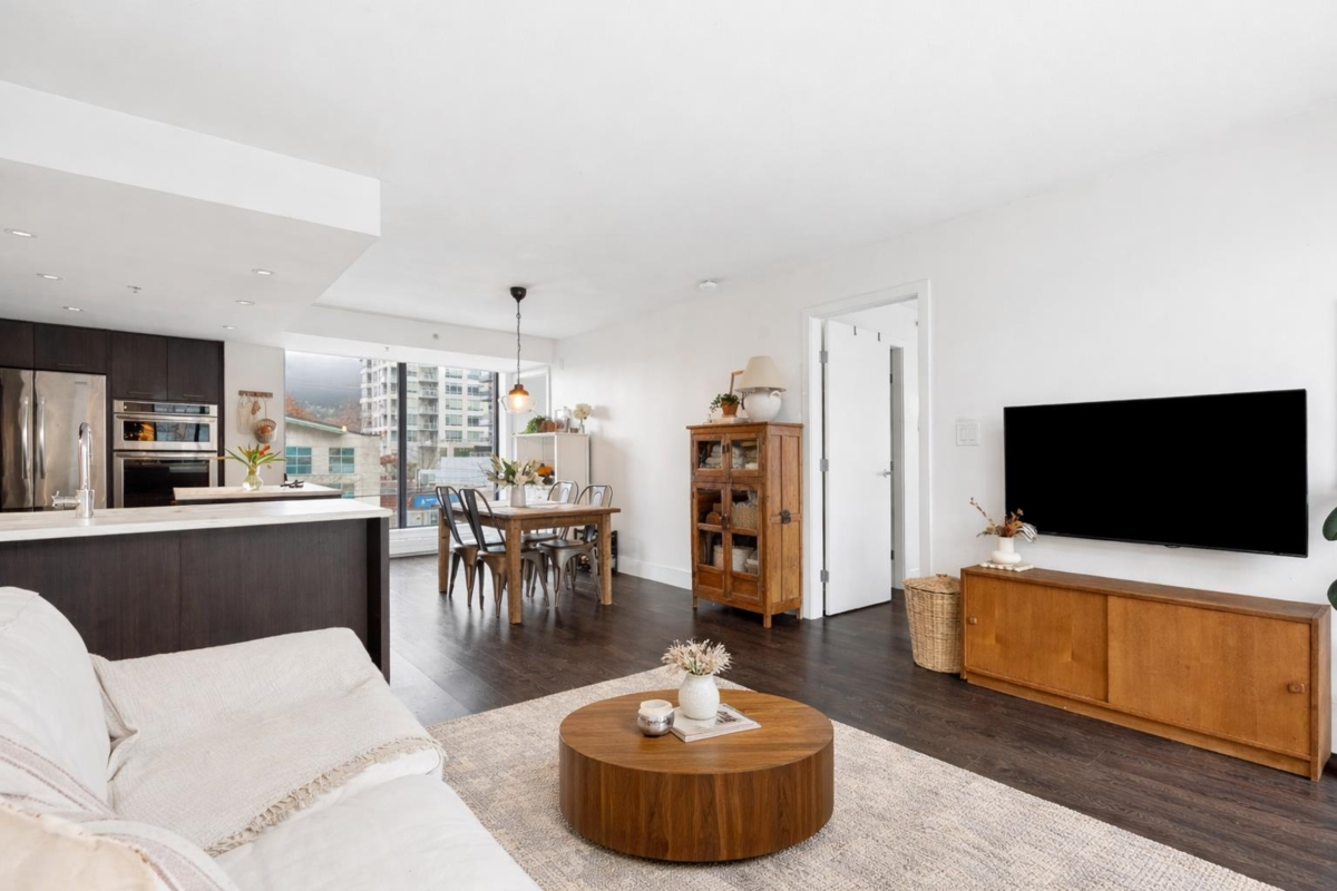 Walk-In Closet Photo of 303 150 W 15th Street, North Vancouver, BC