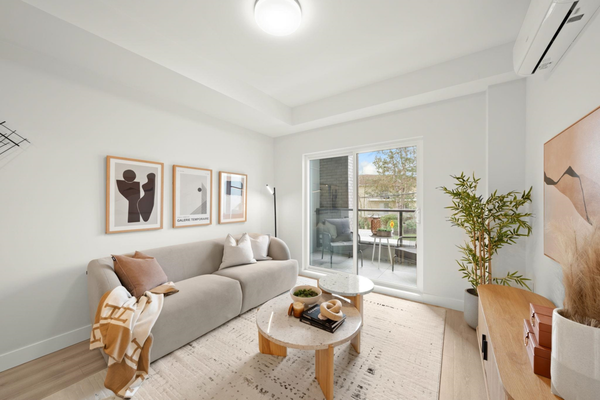 Family Room Photo of 106 15353 17 Avenue, Surrey, BC