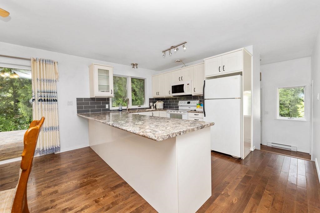 Breakfast Nook Photo of 4561 Sinclair Bay Road, Garden Bay, BC