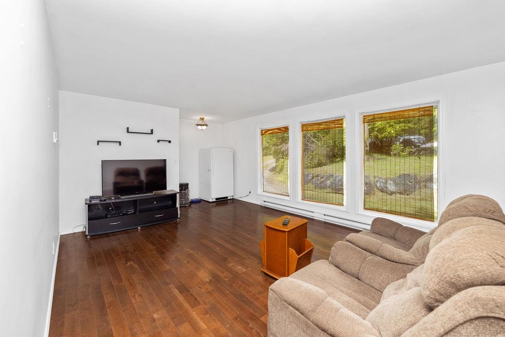 Dining Area Photo of 4561 Sinclair Bay Road, Garden Bay, BC