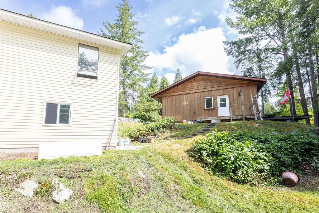 Entry Foyer Photo of 4561 Sinclair Bay Road, Garden Bay, BC