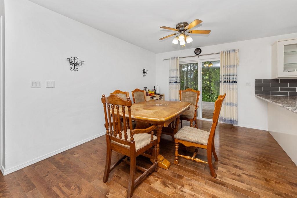 Kitchen Photo of 4561 Sinclair Bay Road, Garden Bay, BC