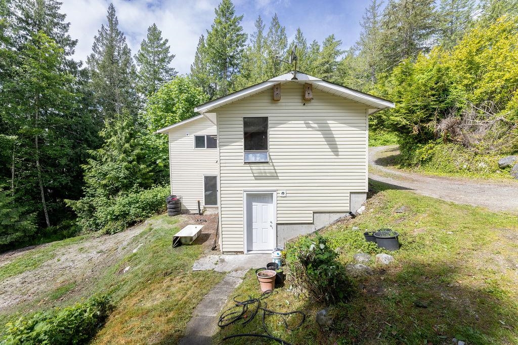 Laundry Room Photo of 4561 Sinclair Bay Road, Garden Bay, BC