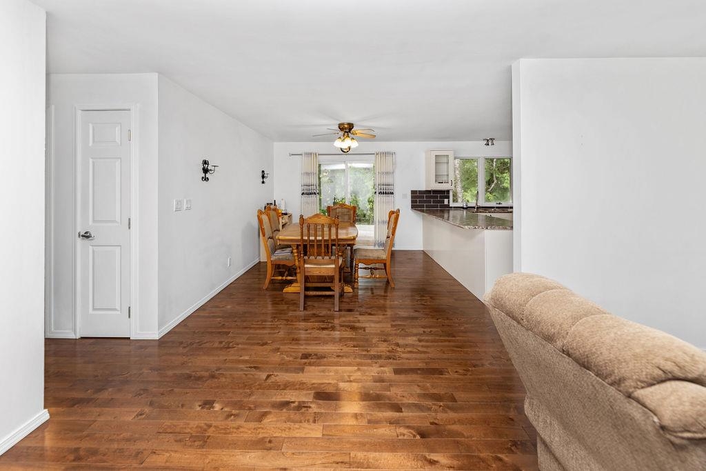 Living Room Photo of 4561 Sinclair Bay Road, Garden Bay, BC