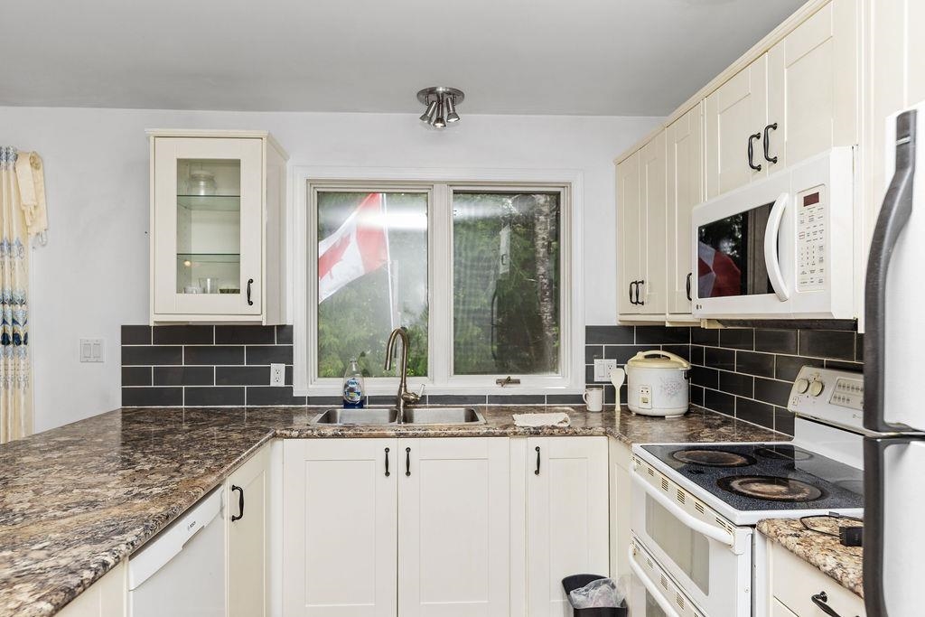 Primary Bathroom Photo of 4561 Sinclair Bay Road, Garden Bay, BC