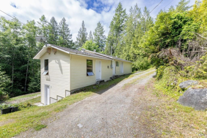 Basement Recreation Room Photo of 4561 Sinclair Bay Road, Garden Bay, BC
