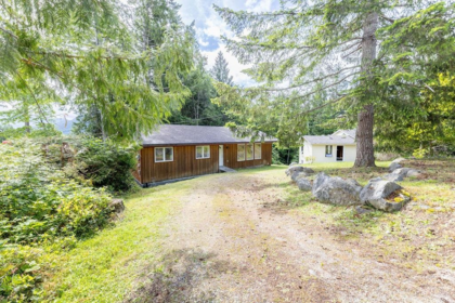 4561 Sinclair Bay Road, Garden Bay, BC, Pender Harbour Egmont — 3 bed single family residence for sale