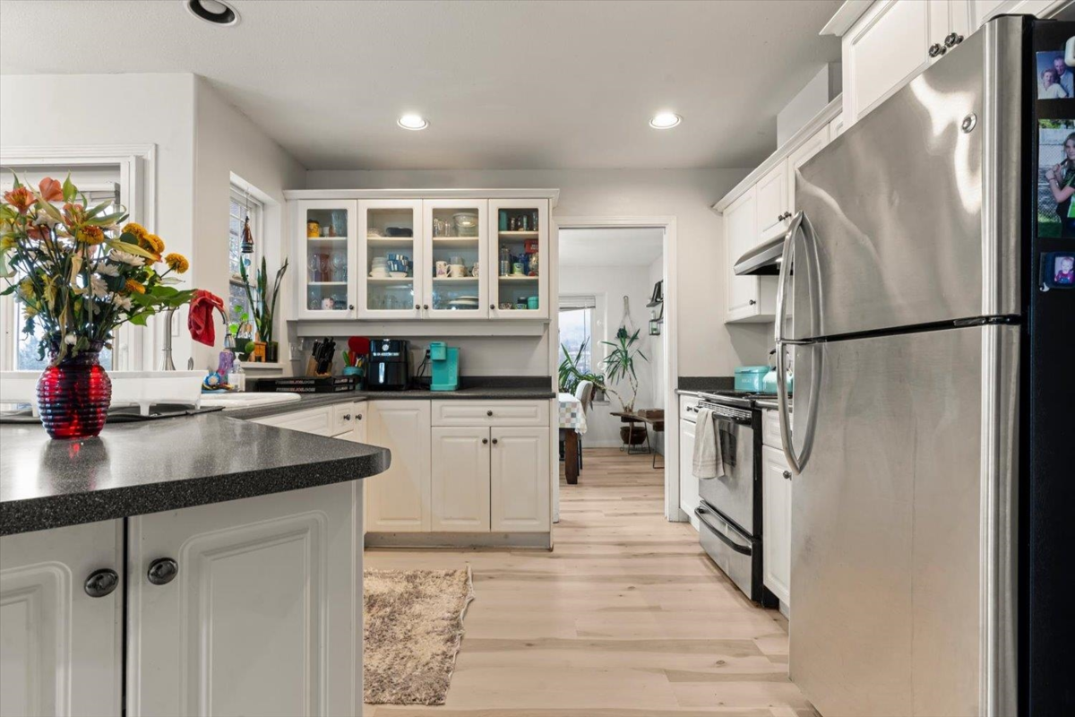 Breakfast Nook Photo of 5635 Viewpoint Place, Chilliwack, BC