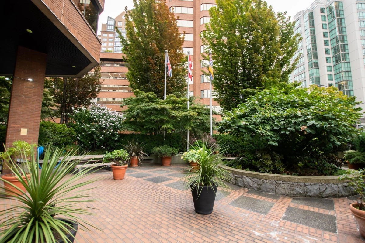 Front Yard Photo of 814 1177 Hornby Street, Vancouver, BC