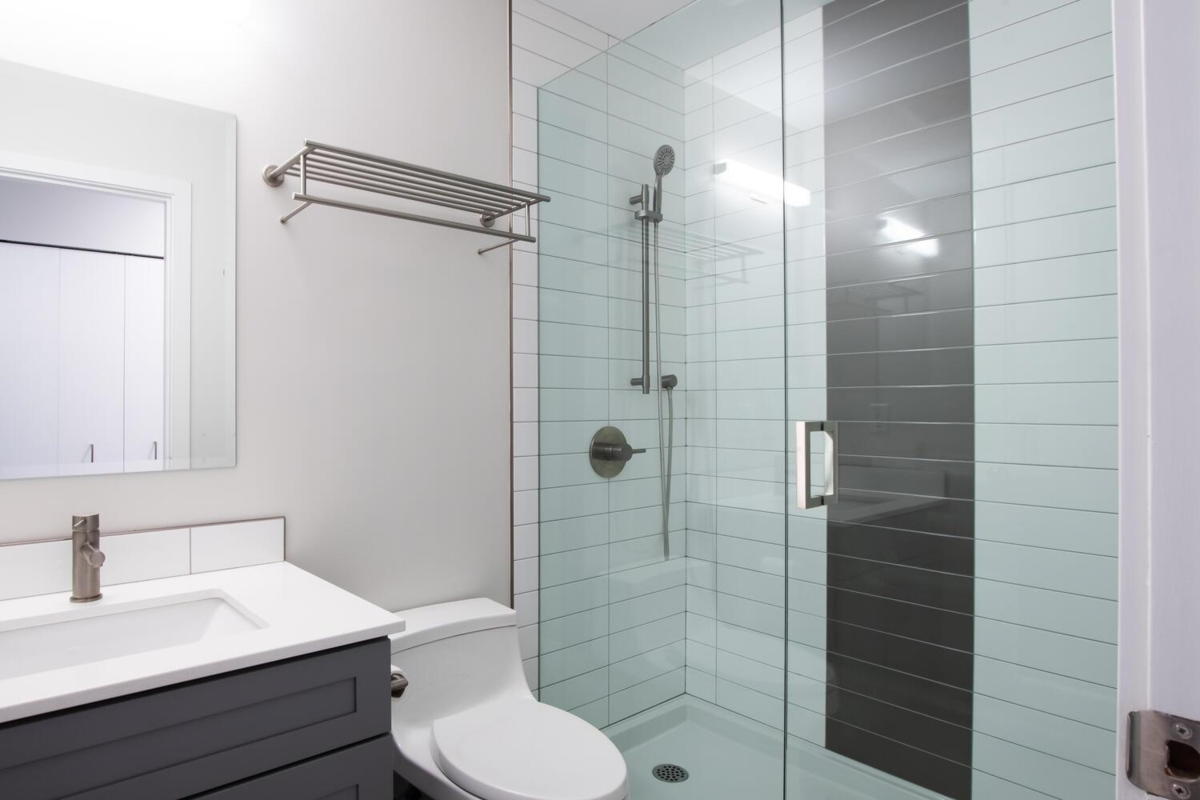Guest Bathroom Photo of 814 1177 Hornby Street, Vancouver, BC
