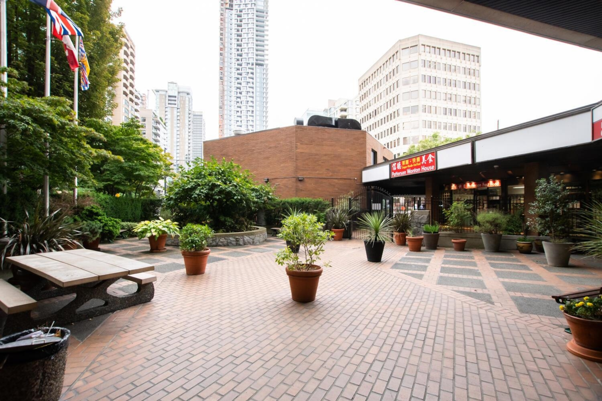 Outdoor Patio Photo of 814 1177 Hornby Street, Vancouver, BC