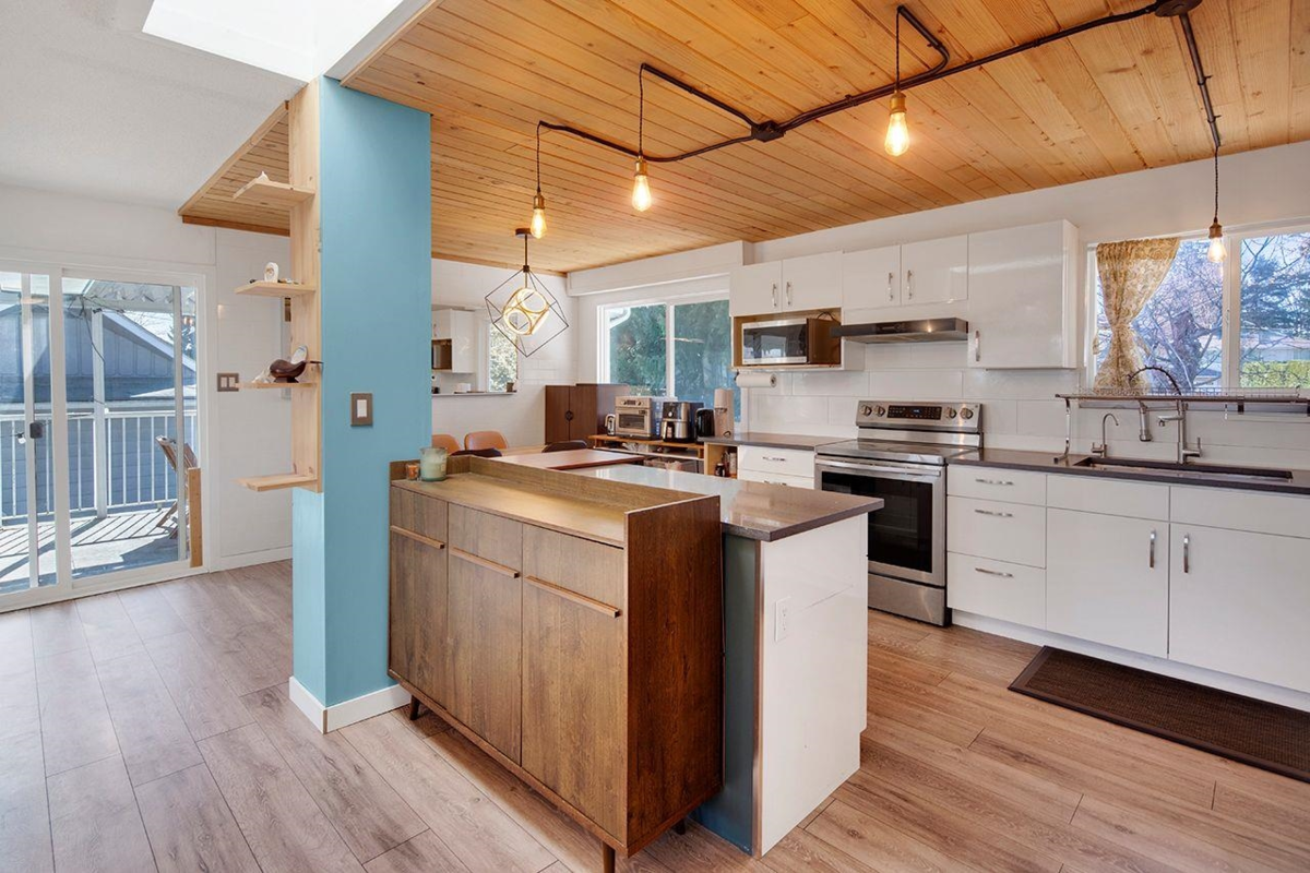 Breakfast Nook Photo of 2132 Anita Drive, Port Coquitlam, BC