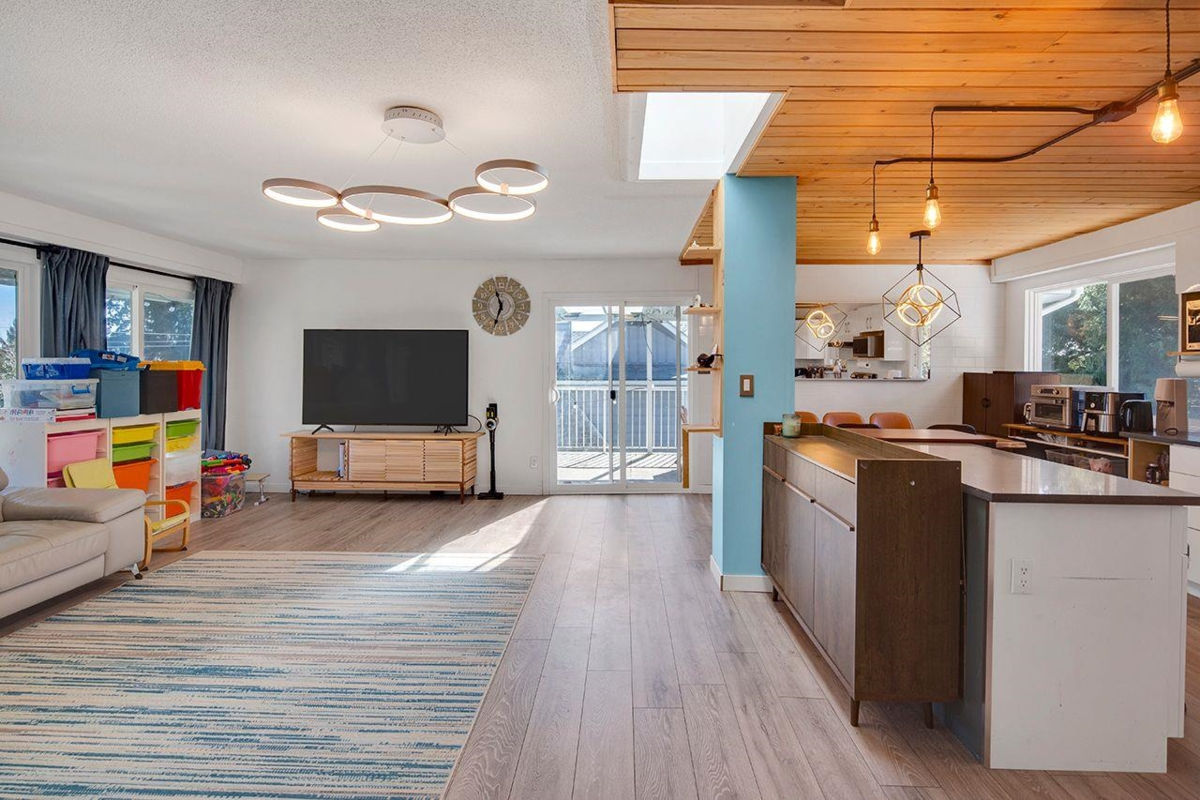 Kitchen Photo of 2132 Anita Drive, Port Coquitlam, BC