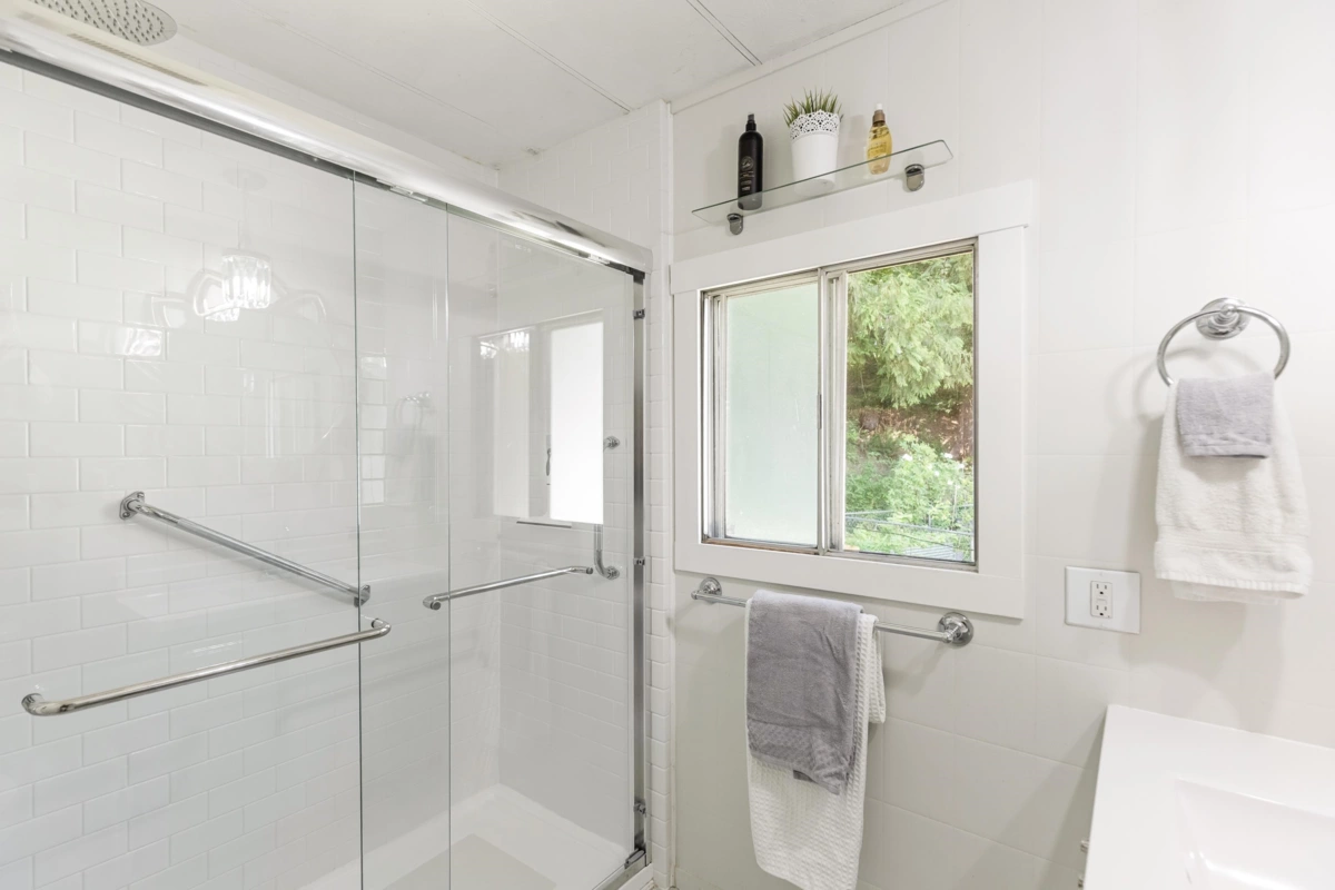 Guest Bathroom Photo of 77 19630 Pinyon Lane, Pitt Meadows, BC