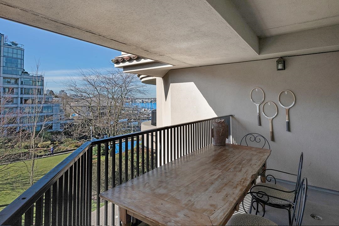 Kitchen Photo of 413 525 Wheelhouse Square, Vancouver, BC