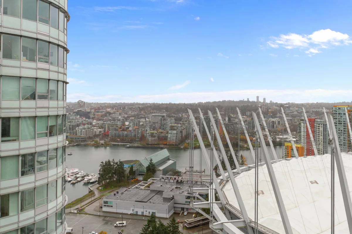 Kitchen Photo of 3108 111 W Georgia Street, Vancouver, BC